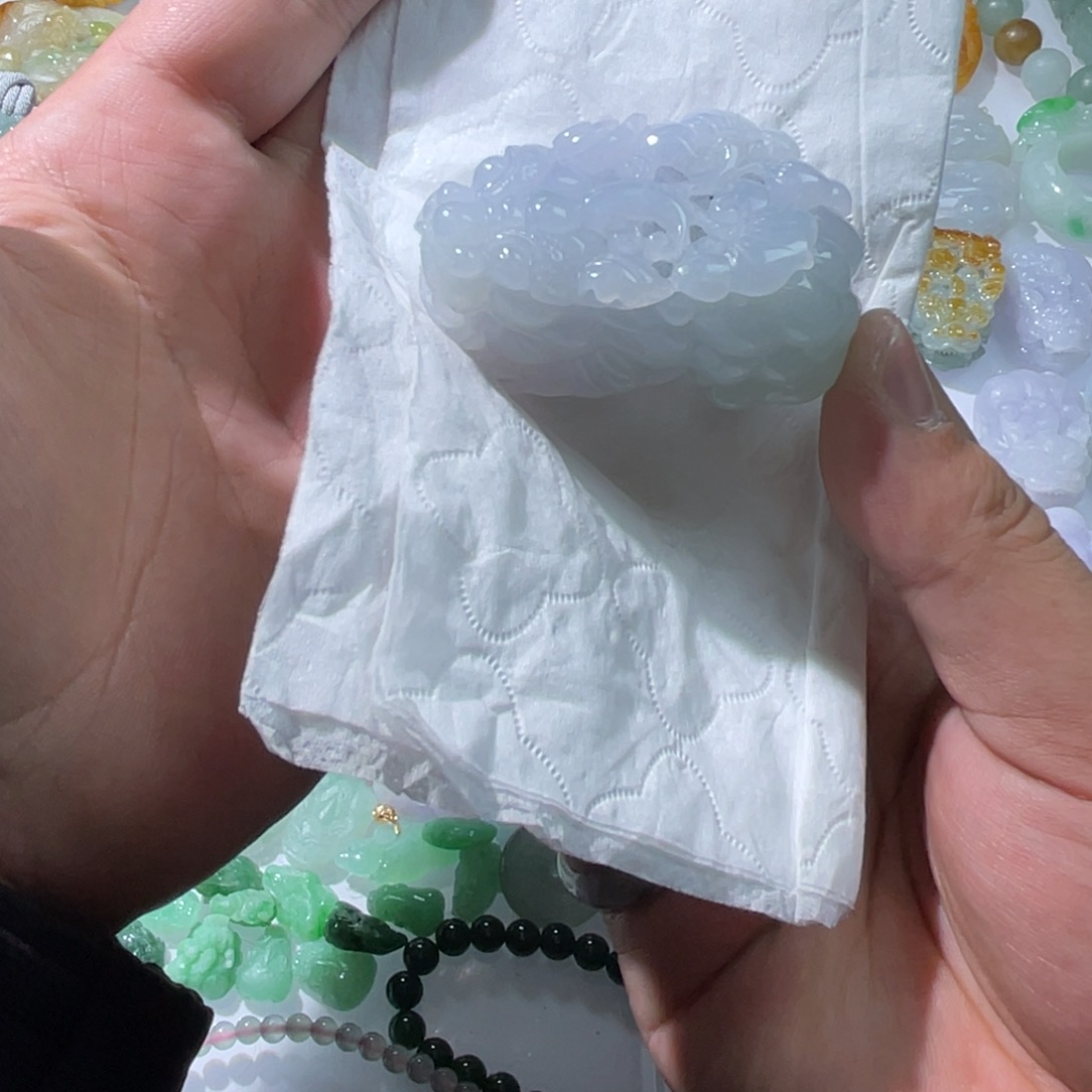 翡翠颈饰未镶嵌千**雪天然