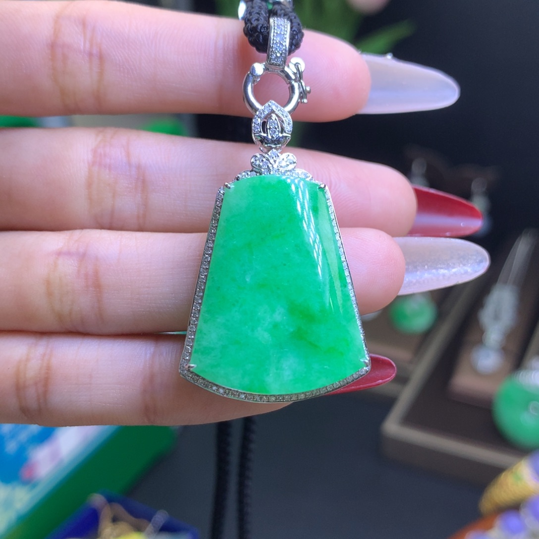 翡翠颈饰18K金镶嵌活**香天然