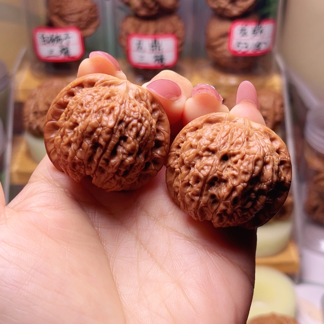 文玩核桃吊坠39尺血麒麟