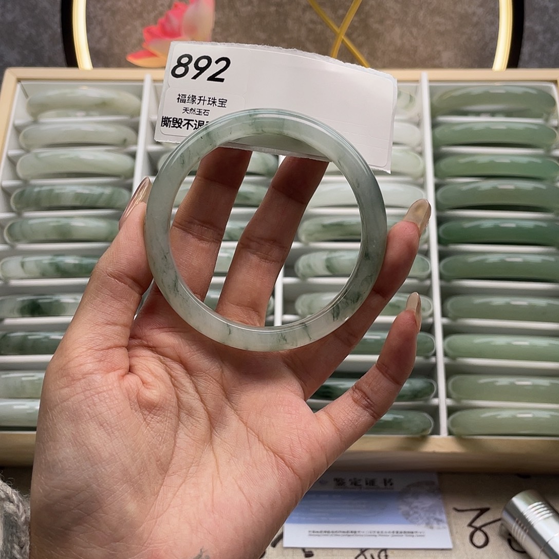 石英质玉未镶嵌手镯瑕892