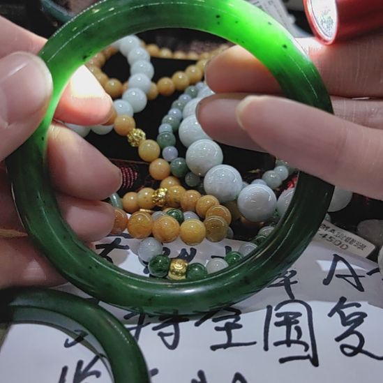 和田玉（翠青玉）未镶嵌耳饰