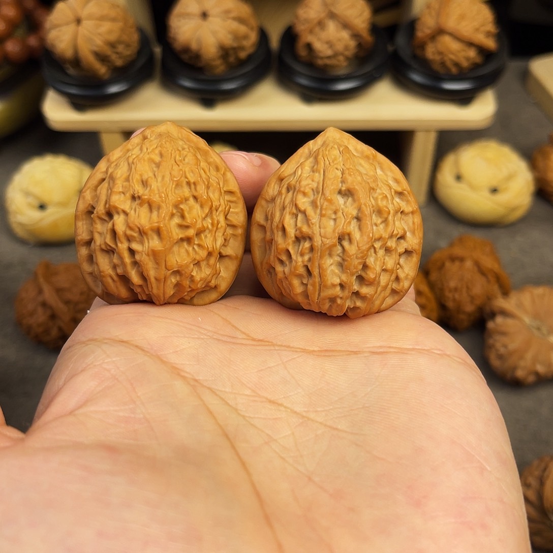 文玩核桃把件37.5全品金牛（仙台公子帽）