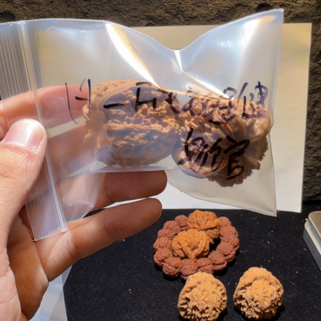 H***馆吊坠文玩核桃南疆石