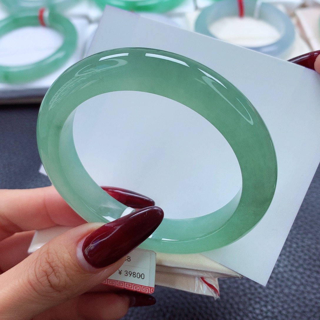 翡翠手镯未镶嵌52.53.54冰透湖水绿 有种有色 