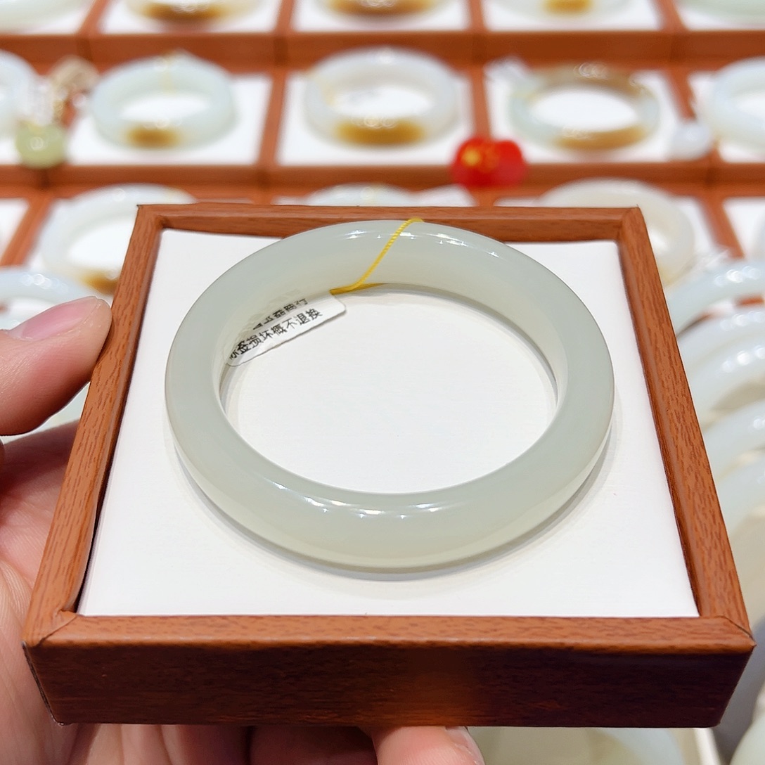 和田玉手镯未镶嵌钢板荔枝冻