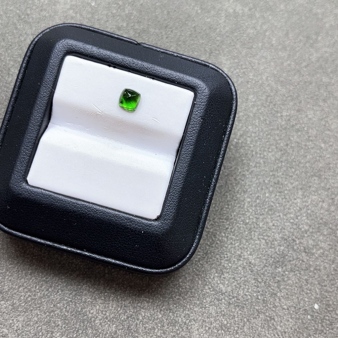 透辉石1未镶嵌裸石