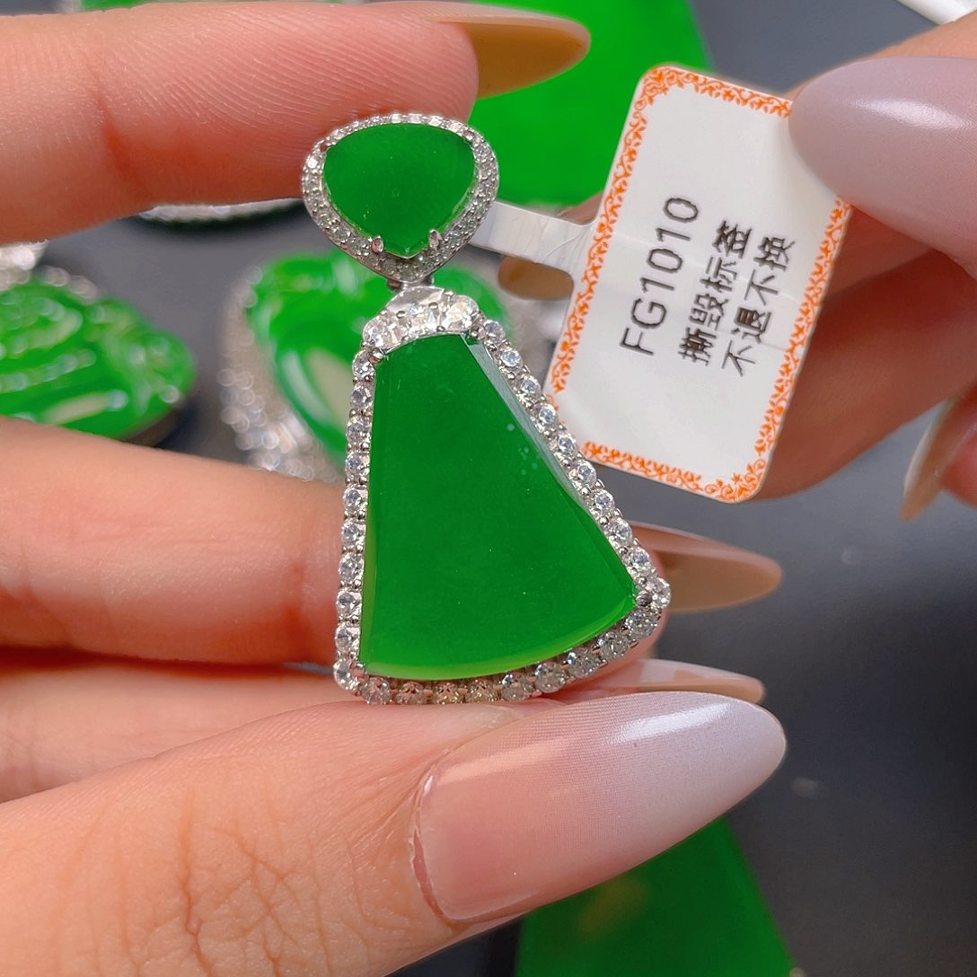 【闪购商品】颈饰银S925镶嵌翡翠翡翠