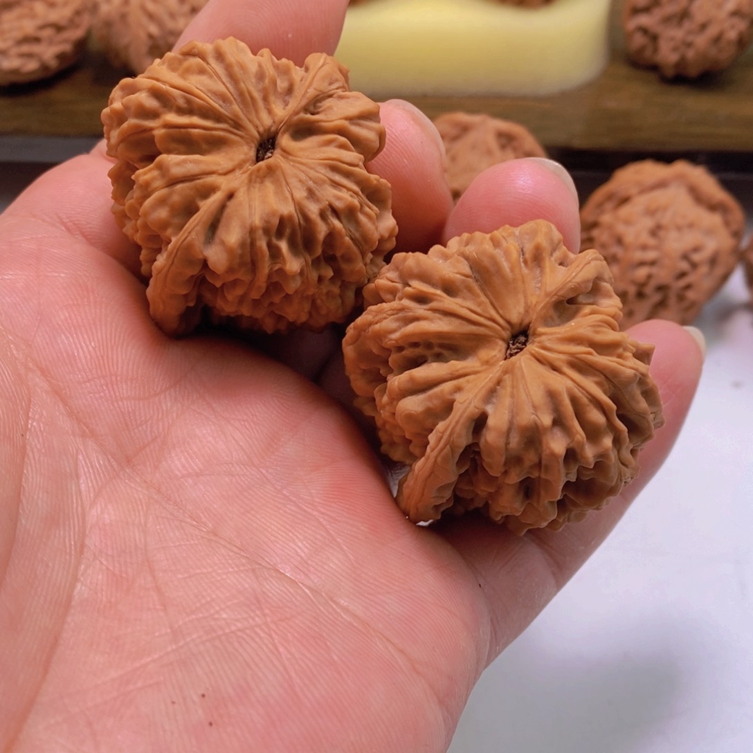 文玩核桃把件心**明文玩核桃野鸡