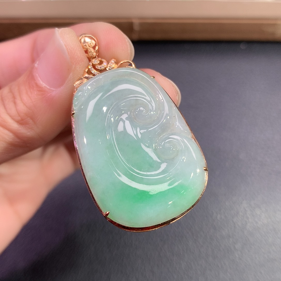 翡翠吊坠(赠链)18K金镶嵌