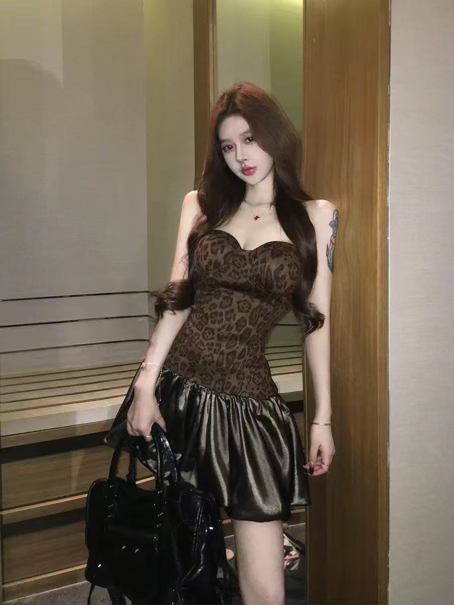 2025辣妹千禧风性感露肩花苞抹胸蓬蓬麂皮绒豹纹连衣裙内搭短裙子