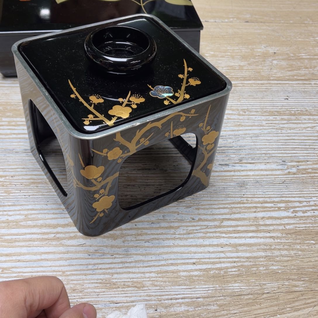 瓷片螟*密密麻麻地排列着一个