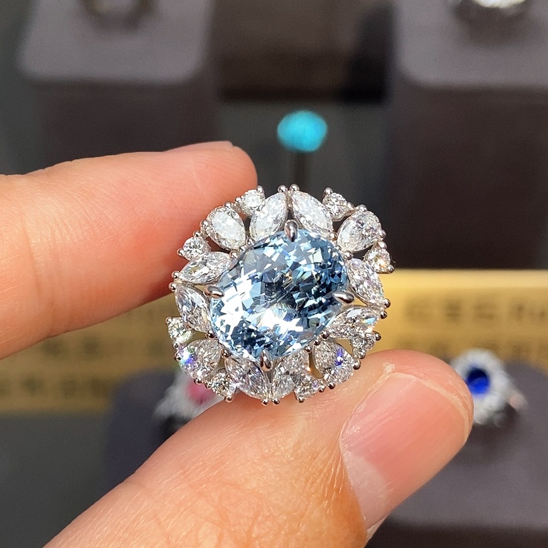 海蓝宝石戒指18K金镶嵌4.73克拉