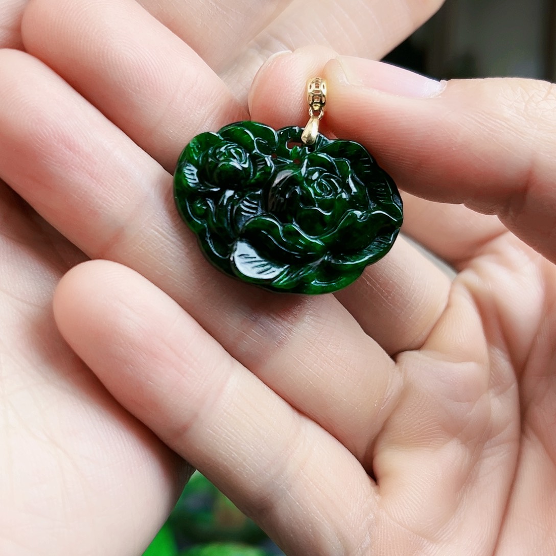 翡翠颈饰18K金镶嵌吊坠