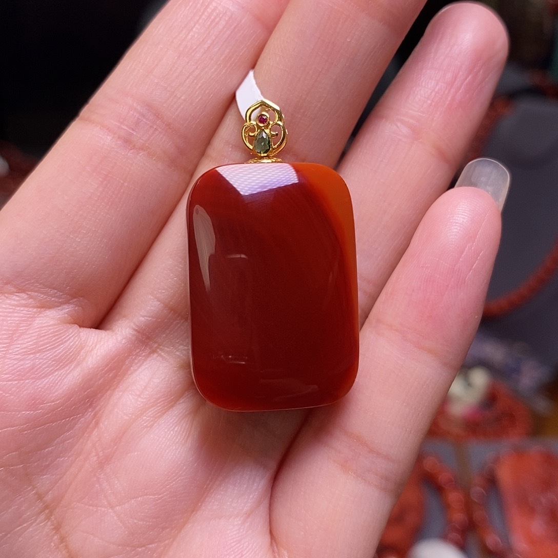 南红玛瑙吊坠18K金镶嵌