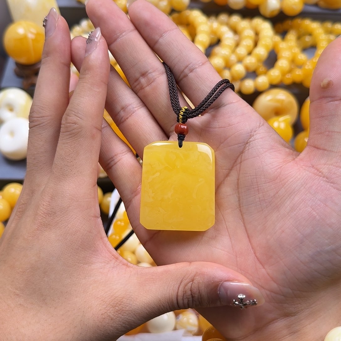 琥珀珠宝奇石未镶嵌