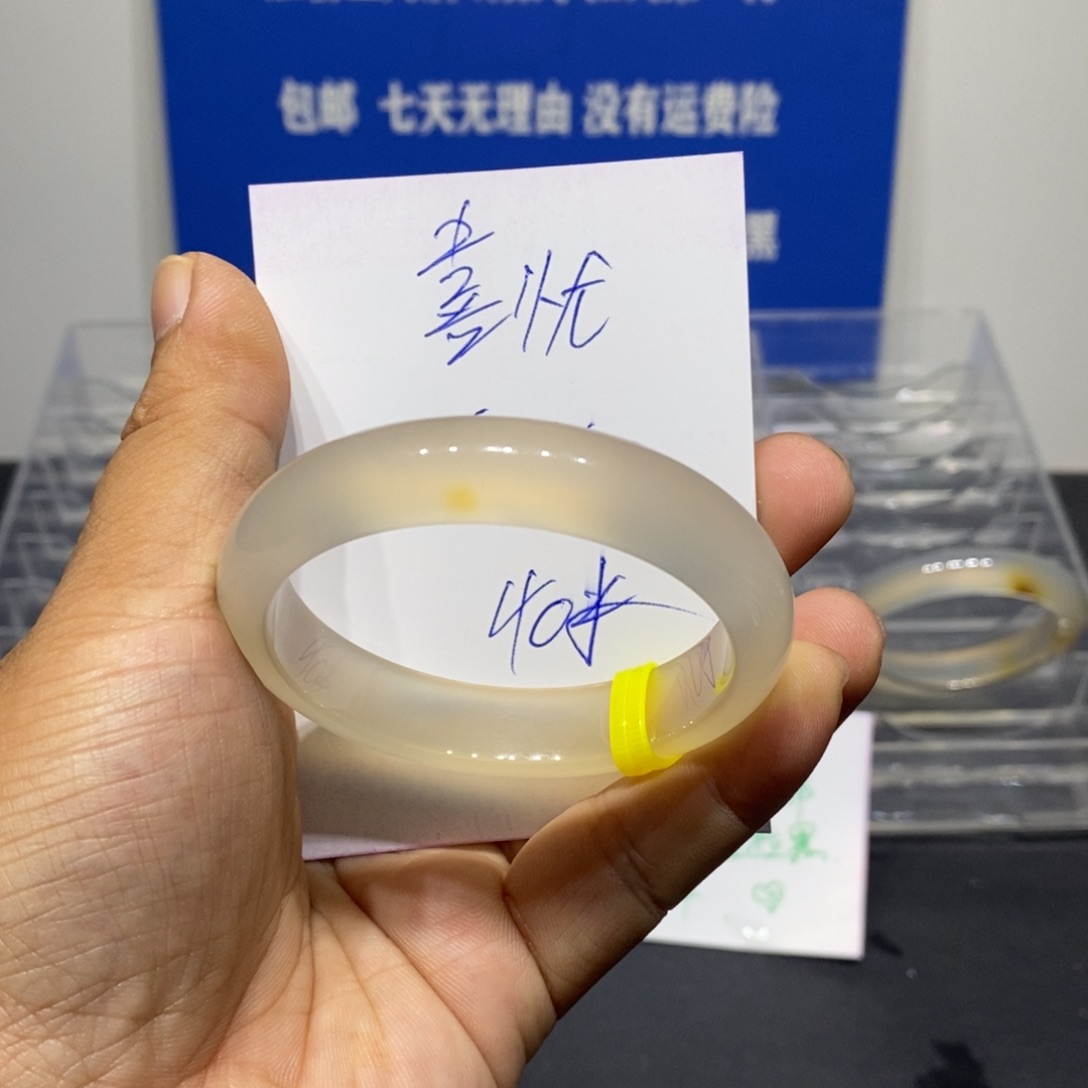 ****半玛瑙/玉髓未镶嵌手镯