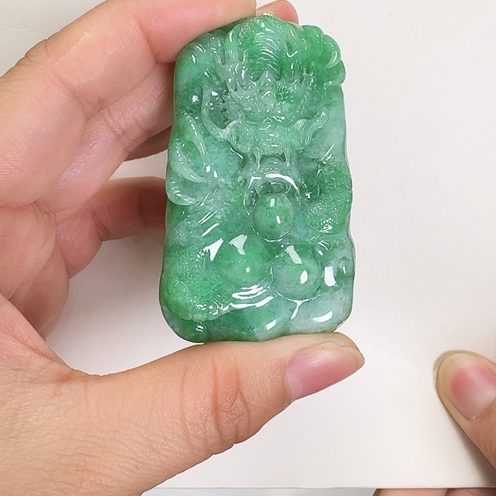 翡翠未镶嵌颈饰高*程龙牌