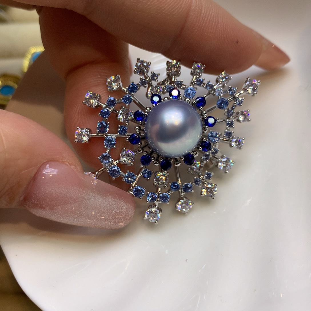 未镶嵌胸饰海水珍珠