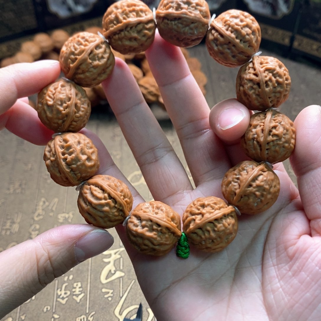 文玩核桃手串文玩核桃鸽子蛋