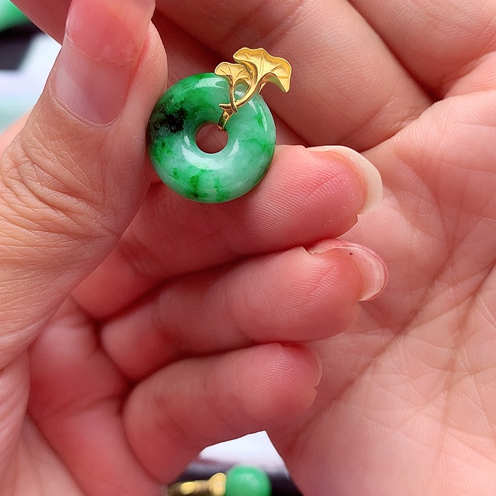 翡翠颈饰18K金镶嵌翡翠