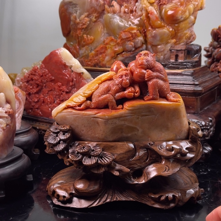 田黄石用****0灵猴献桃摆件