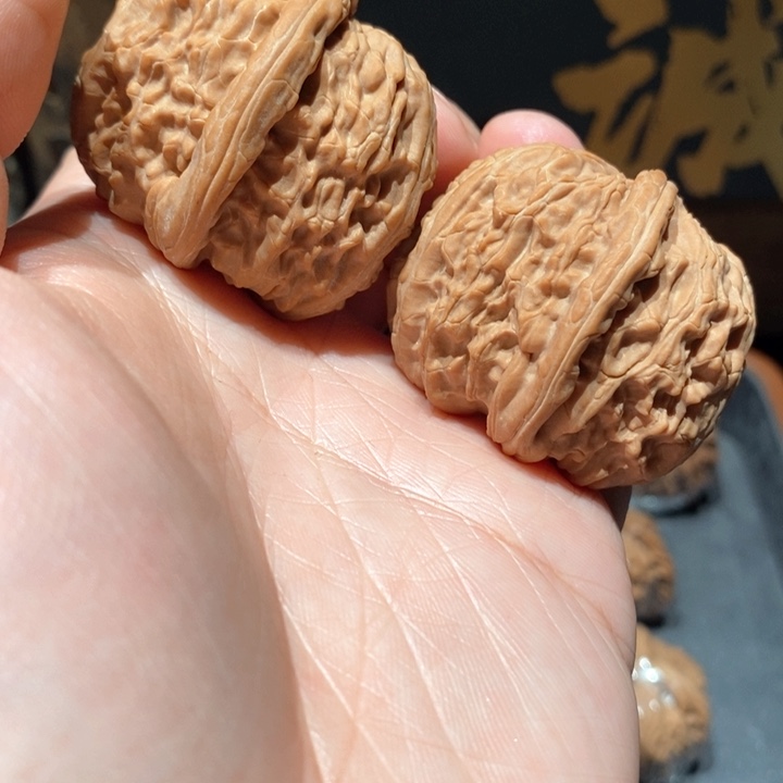 文玩核桃吊坠吕白狮子