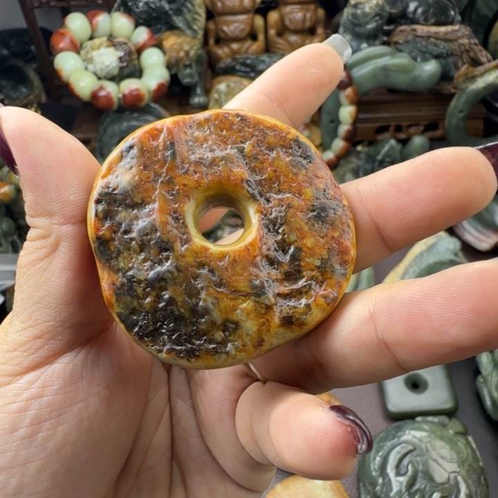 透闪石质玉未镶嵌珠宝奇石