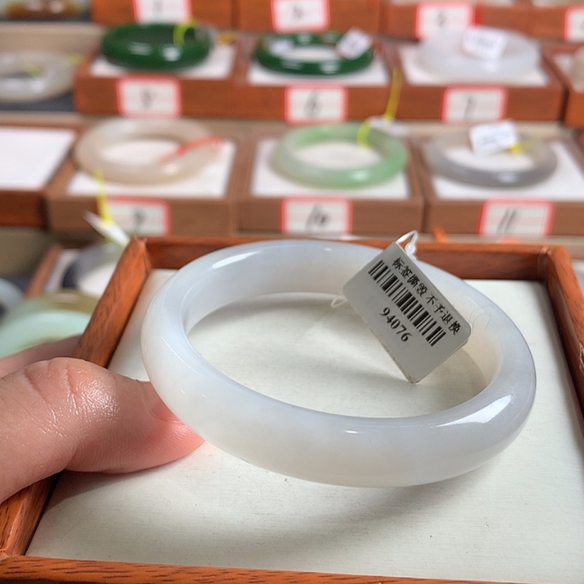 【闪购商品】和田玉未镶嵌手镯56