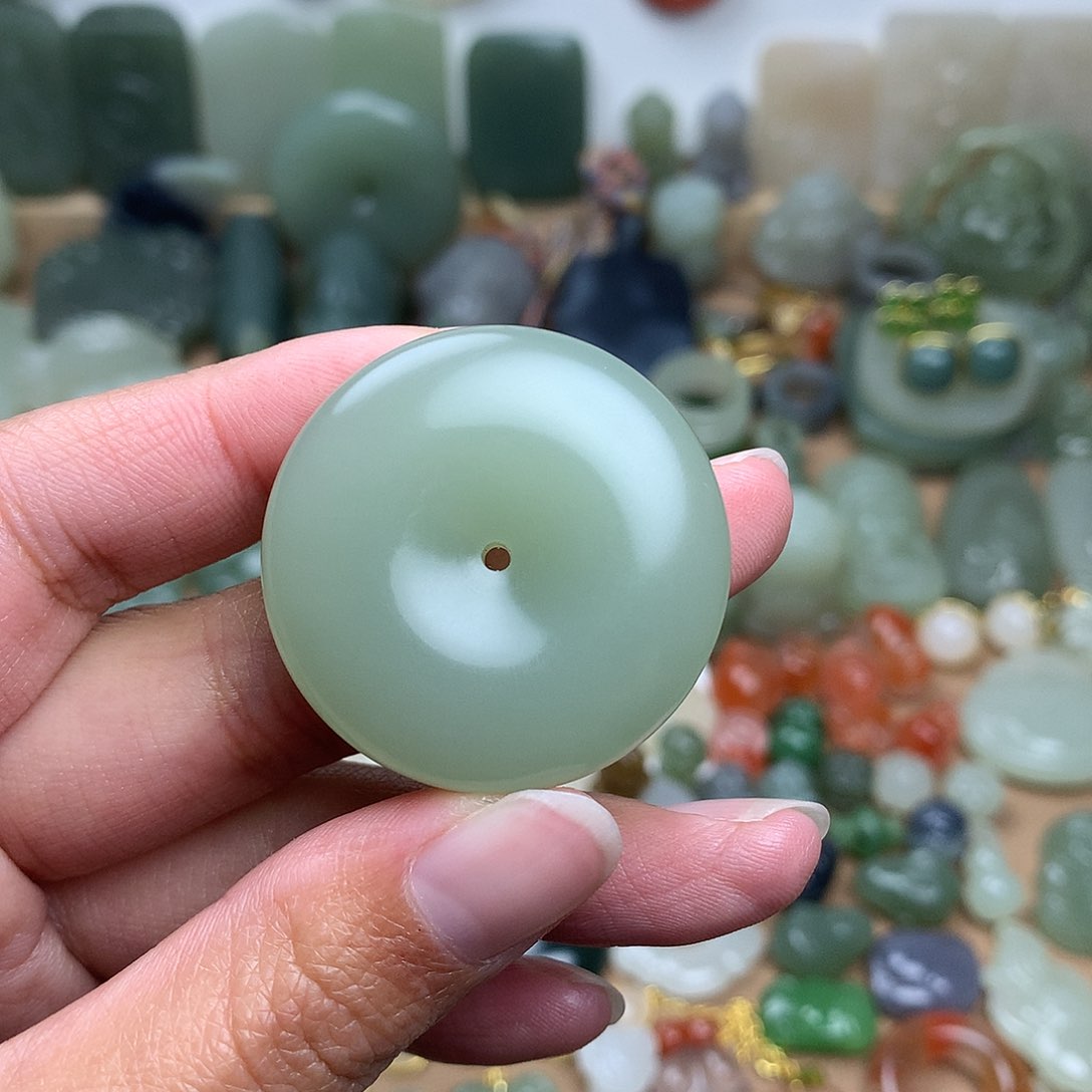 和田玉吊坠未镶嵌