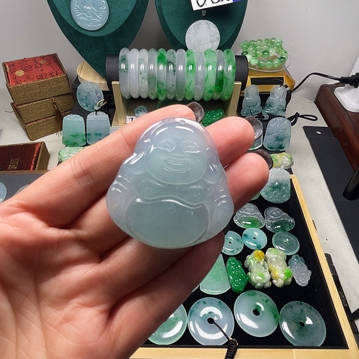 翡翠未镶嵌颈饰佛公