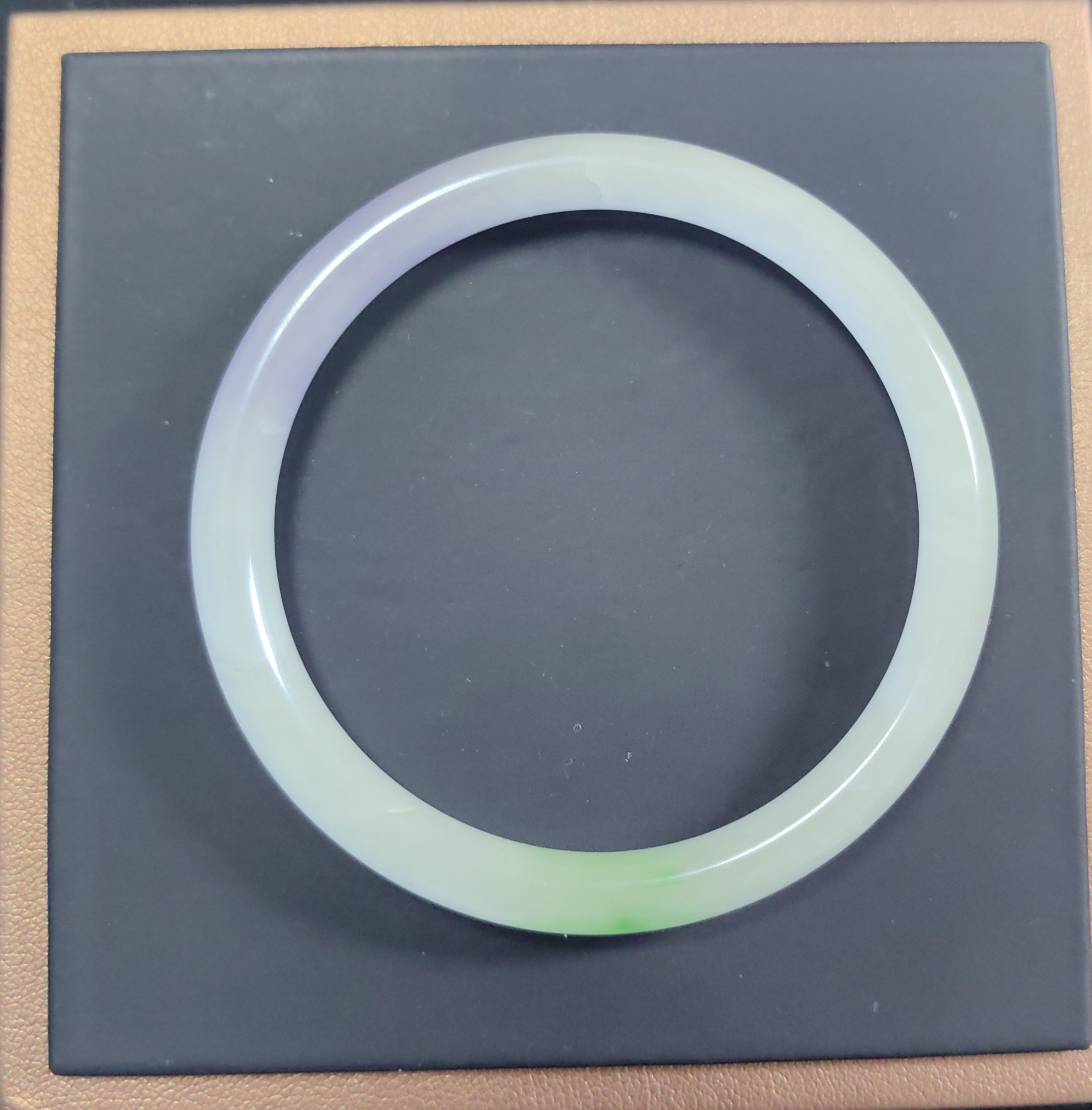 W1300五六＋缅甸冰透春带彩细圆翡翠手镯