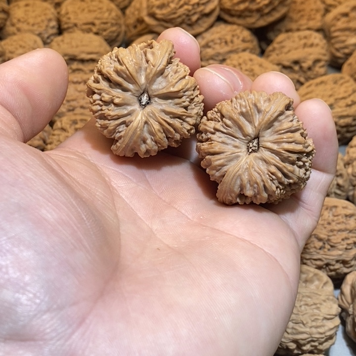 莓***汽吊坠文玩核桃拉丝高炮南疆石