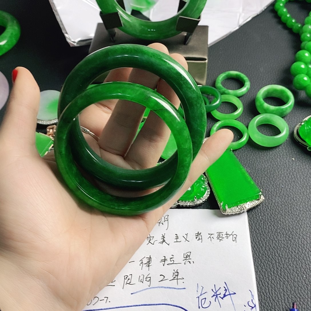 翡翠耳饰未镶嵌音**.手镯