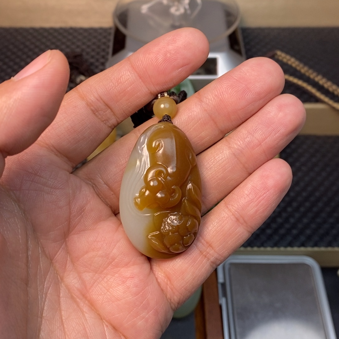 开***心和田玉未镶嵌颈饰