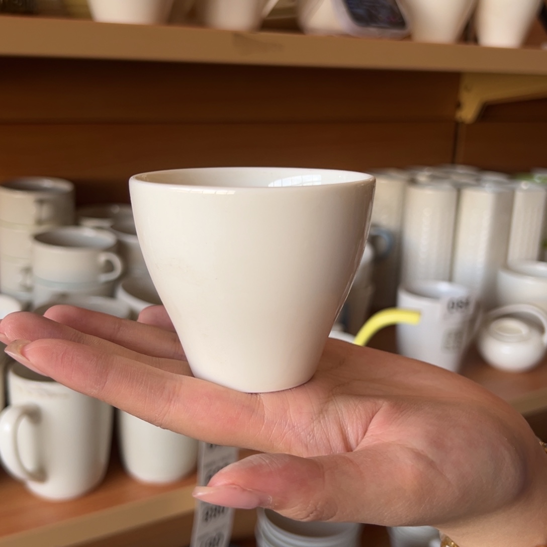 新骨瓷086瑕疵慎拍 暖白 小手握杯