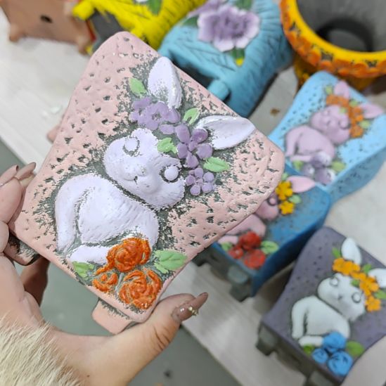 当场凑满15发货，不凑不发，花盆盆口不方不圆有针孔黑点矿点是正常