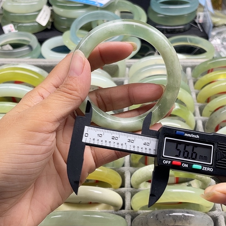 蛇纹石玉未镶嵌手镯361