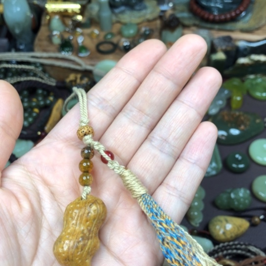 岫岩河磨玉（透闪石质玉）颈饰未镶嵌