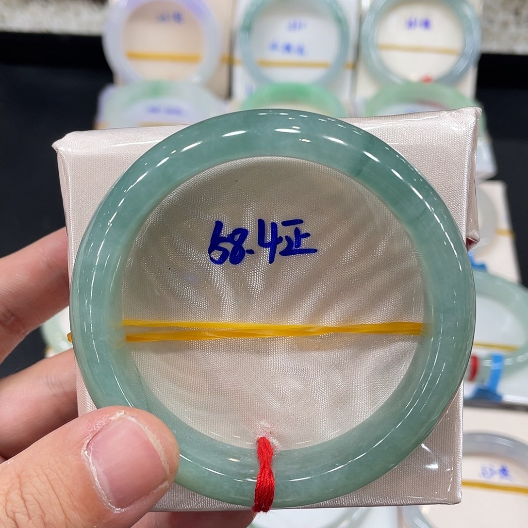 翡翠手镯未镶嵌缅甸天然翡翠手镯