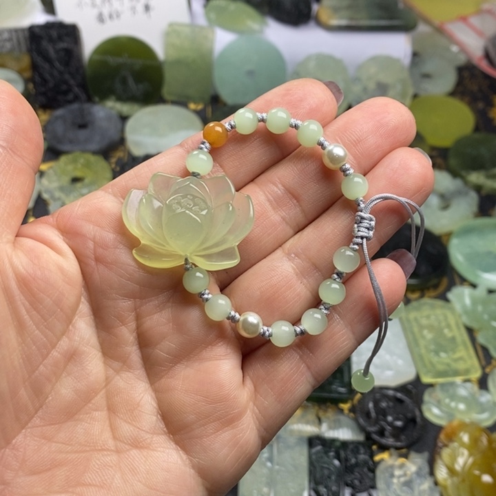 蛇纹石玉颈饰合金