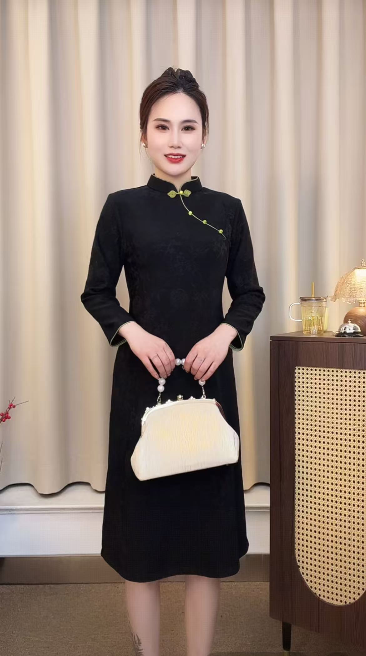 秋意浓-2025年新款改良遮肉显瘦中式刺绣冬季旗袍端庄大气优雅