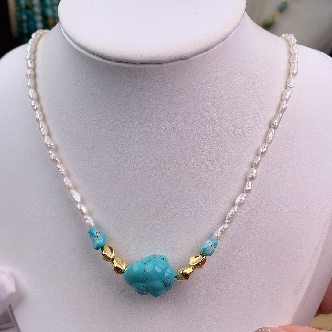 绿松石未镶嵌颈饰