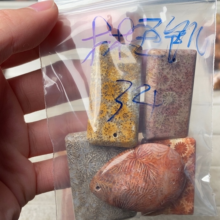硅化玉颈饰足金镶嵌林****】