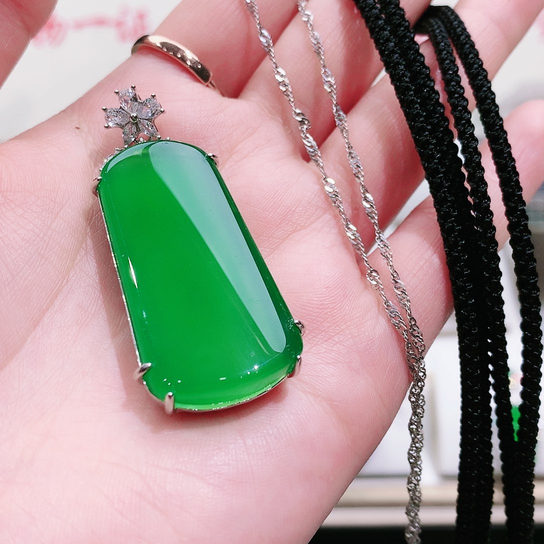 【闪购商品】玛瑙/玉髓吊坠(赠链)合金