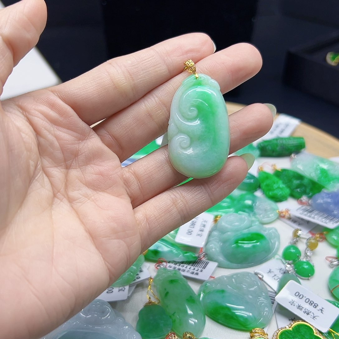 翡翠颈饰18K金镶嵌天然缅料A货一件