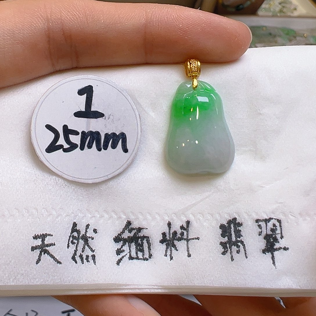 翡翠颈饰18K金镶嵌翡翠