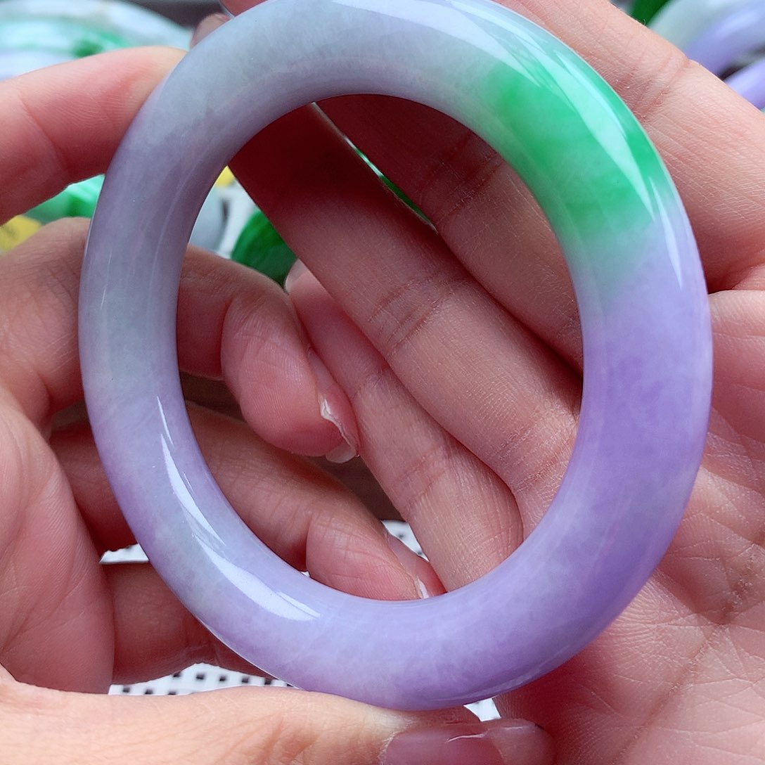 翡翠手镯未镶嵌翡翠