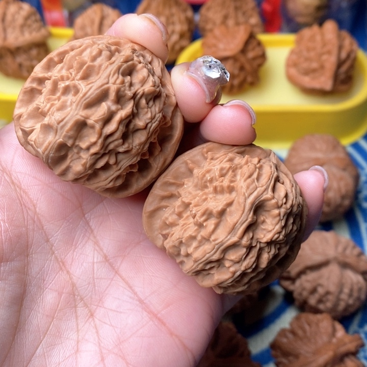 桃核吊坠白狮子4.0