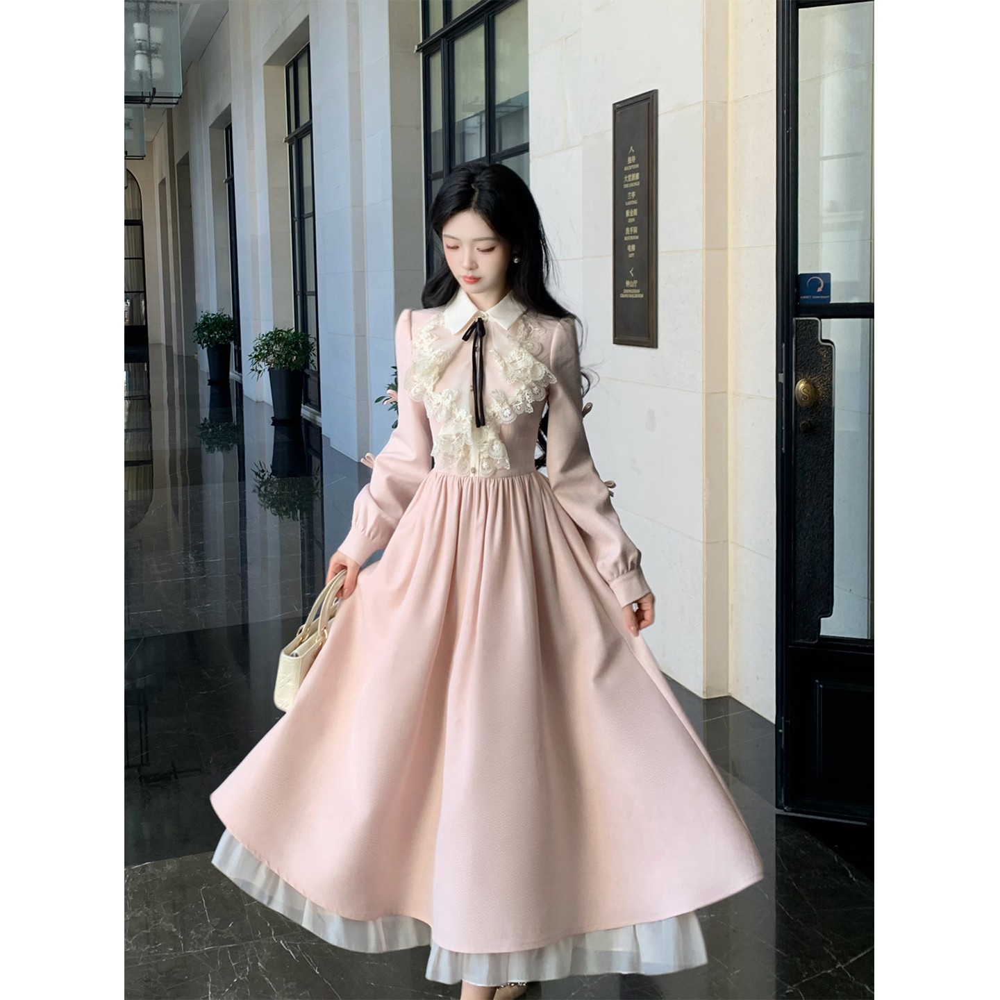 Blovelan少女手札 富家千金感长袖蕾丝翻领珠光高级感连衣裙