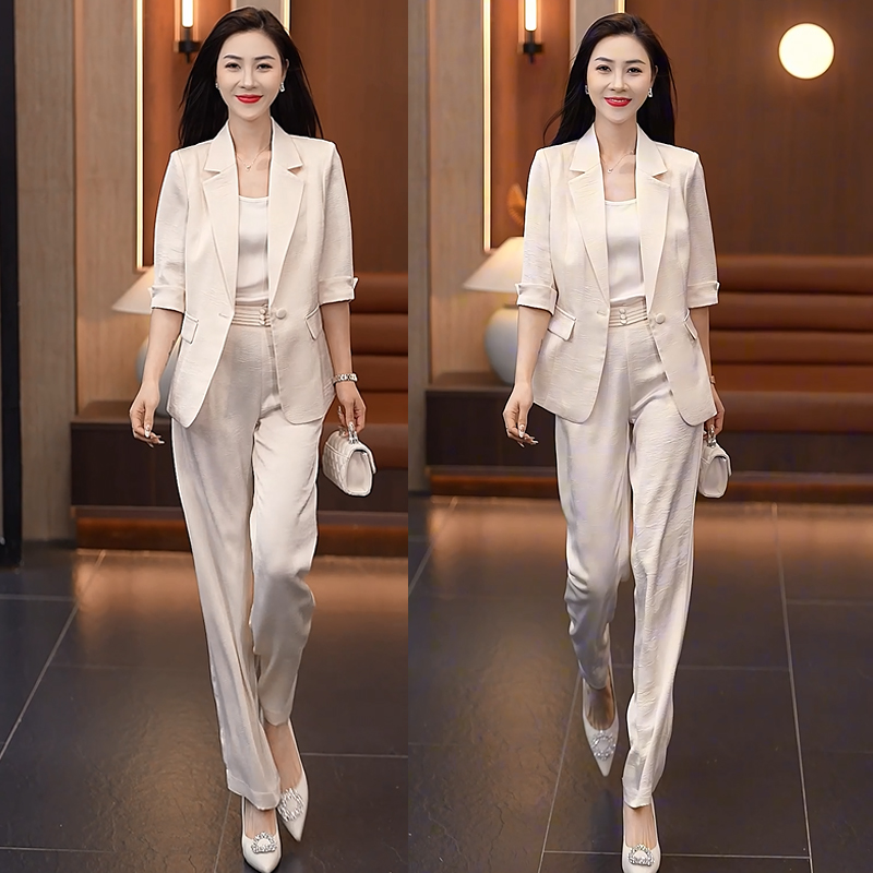 时尚小西装套装女士2025春夏新款减龄职业装西服背心直筒裤三件套
